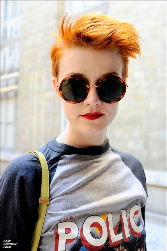 THAT HAIR!! If I were a brave woman I would be all over this. Please note: amazing pale skin, red lip and Police band tshirt all back to a green pencil skirt. Nice.